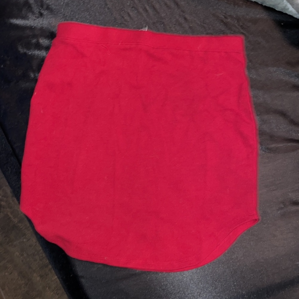 Red mini skirt - Picture 2 of 3